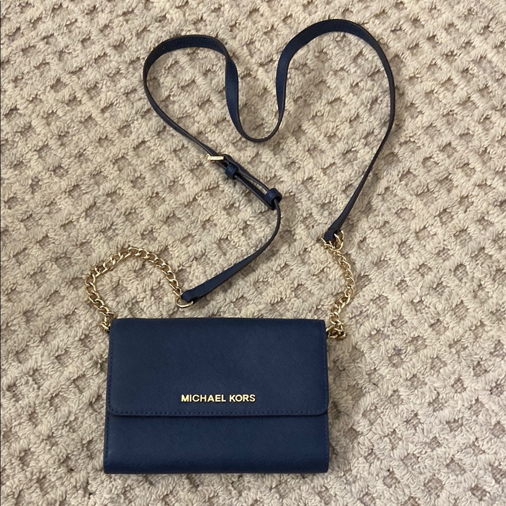 LIKE NEW Michael Kors navy envelope style crossbody bag with gold hardware